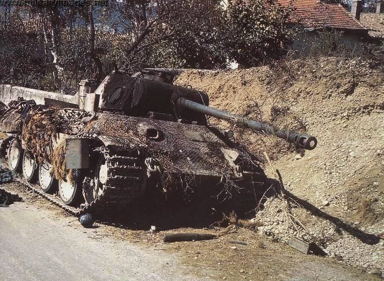 Подбитые «Пантеры». 1945 г.