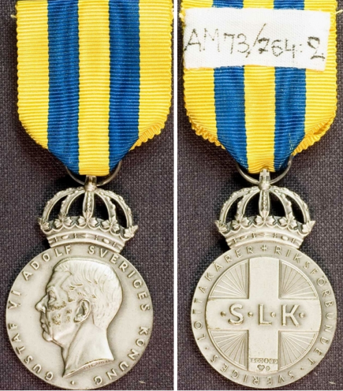 Орденская планка, аверс и реверс серебряной медали за заслуги Шведской женской добровольной организации обороны.