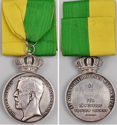 Аверс и реверс серебряной медали «За долгосрочную верную службу» Королевского патриотического общества.