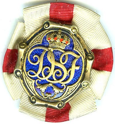 Значок Красного Креста Швеции.