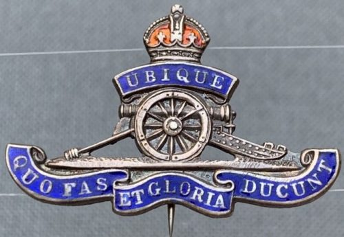 Значки Королевской артиллерии.