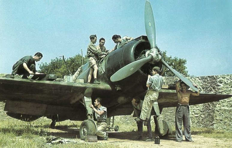 Обслуживание истребителя Реджиане Re.2000 «Фалько». 1941 г.