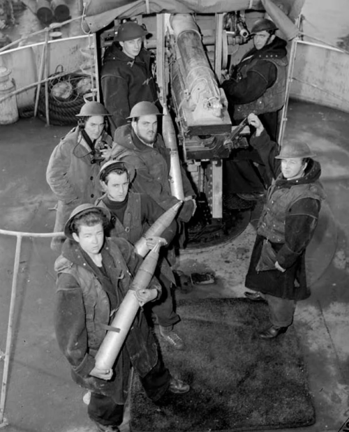 4-дюймовое орудие корвета класса «Флауэр». 1943 г.
