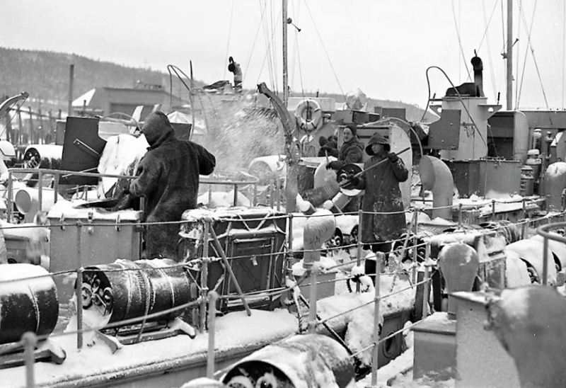Палуба одного из кораблей 82-й флотилии. 1943 г.