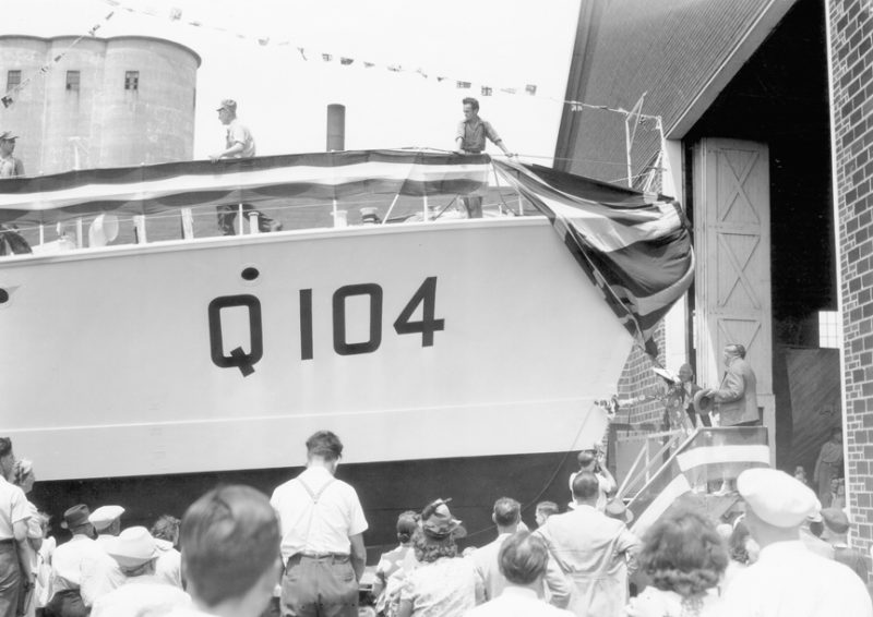 Спуск моторного катера ML Q104 на воду в Коллингвуде. 1943 г.