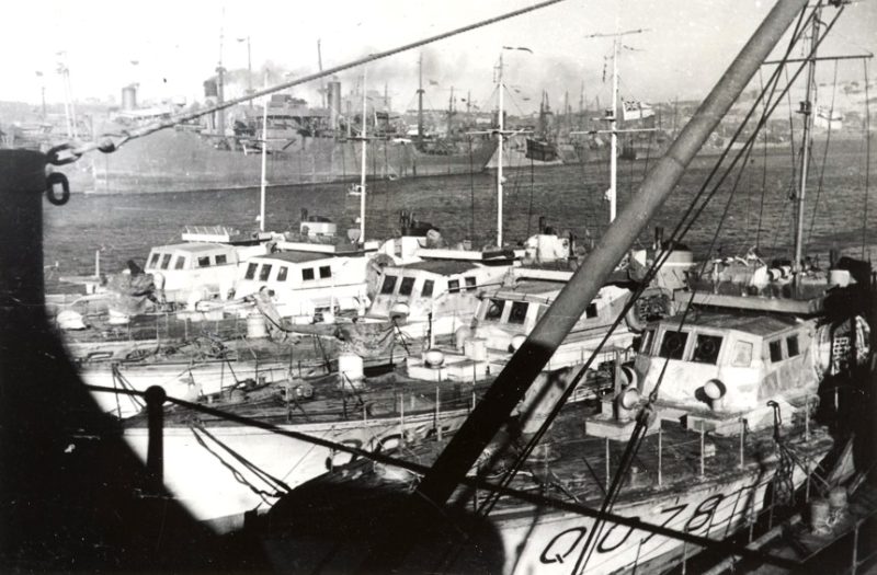 Моторные катера в гавани Сент-Джонс. 1943 г.