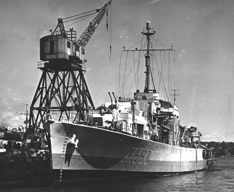 Речной HMCS Prestonian . 1944 г.