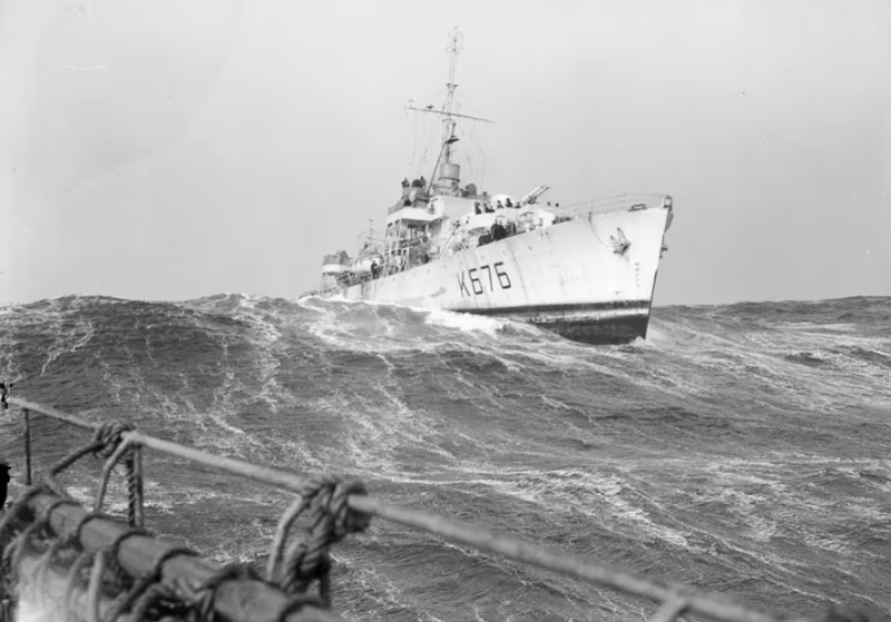 Речной HMCS Penetang. 1944 .