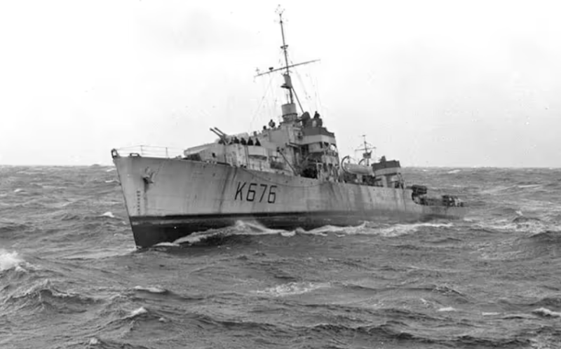 Речной HMCS Penetang. 1944 .