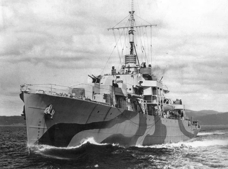 Речной HMCS Strathadam. 1944 г.