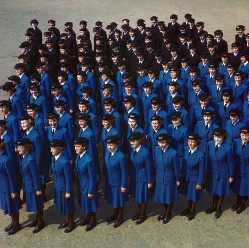 Женщины-члены WRCNS на параде. 1944 г.