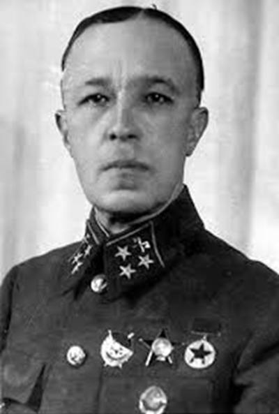 Генерал-лейтенант – Дмитрий Карбышев.