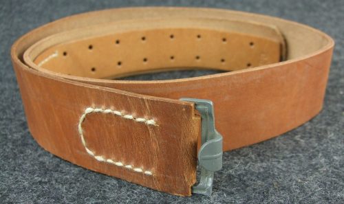 Солдатский кожаный ремень М22.