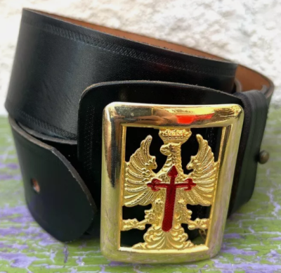 Армейские кожаные ремни.