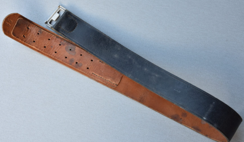 Кожаный ремень полиции.