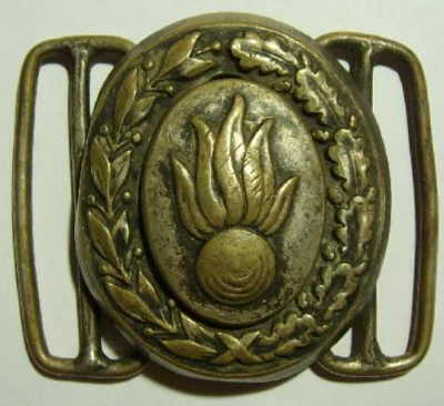 Полицейская пряжка.