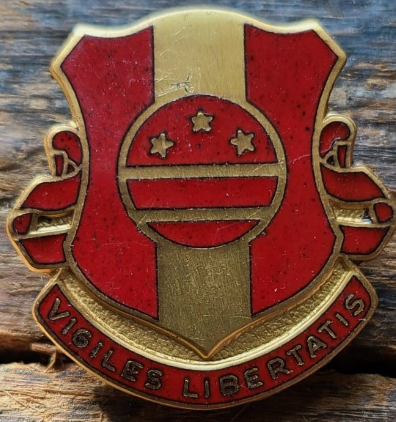 Знак 295-го дивизиона полевой артиллерии.