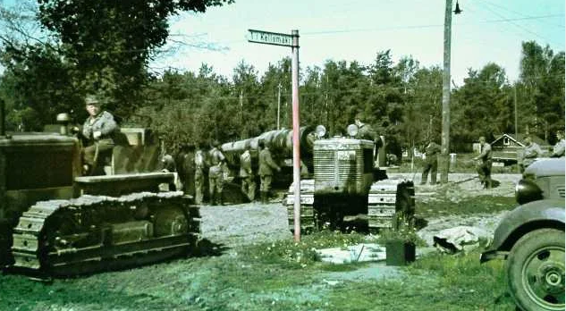 Транспортировка ствола 10-дюймовой береговой пушки. Финляндия 1944 г.