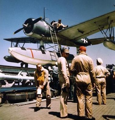 Возвращение гидросамолета на линкор «Missouri».1944 г.