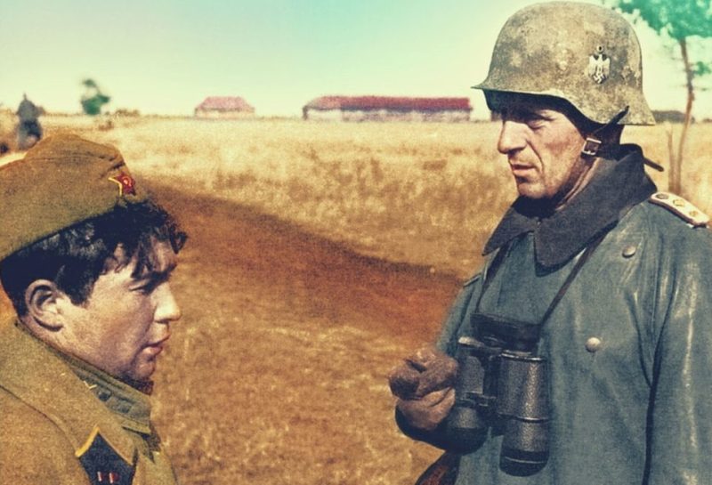 Пленный лейтенант-артиллерист РККА под Ленинградом. 1941 г.