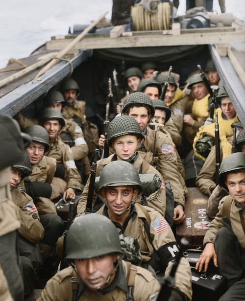 Американские солдаты перед высадкой в Нормандии. 1944 г.