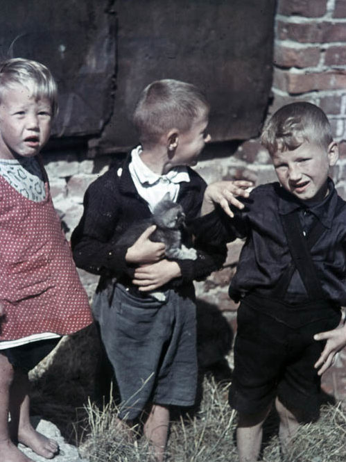 Смоленские дети. 1942 г.