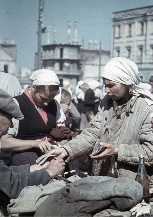 На Базарной площади. Смоленск 1942 г.