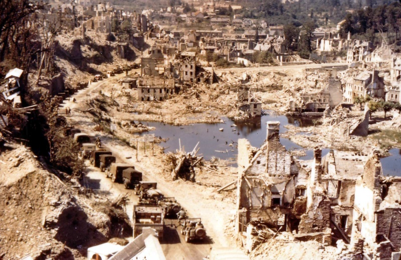 Американская колонна в Сен-Ло. 1944 г.