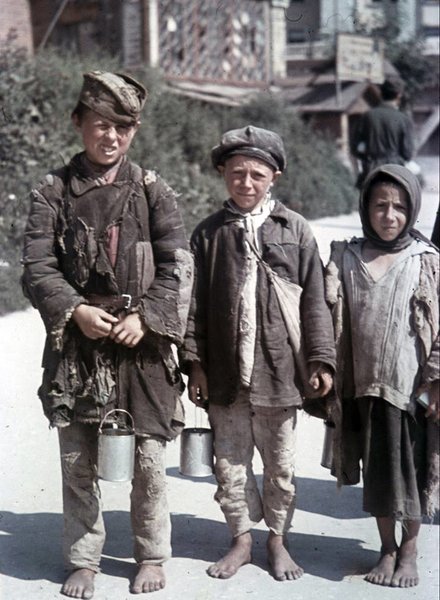 Дети в оккупированном Харькове. 1942 г.
