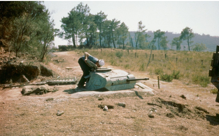 Захваченный американцами ДОТ из башни Panzer II. Нормандия 1944 г.