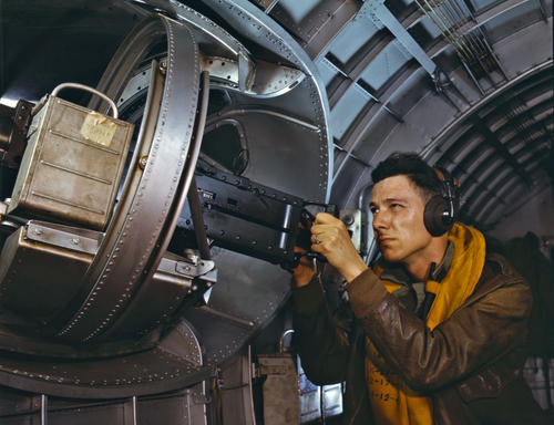 Стрелки американского бомбардировщика B-17. 1944 г.