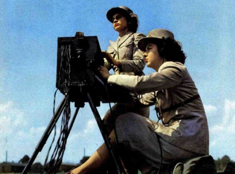 Операторы полевой телефонной связи. 1944 г.