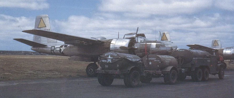 Ближний бомбардировщик А-26 на аэродроме.