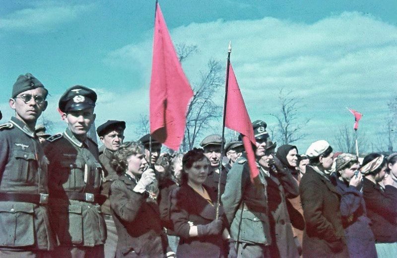 Лапатинский сад, праздник труда. 1 мая 1943 г.