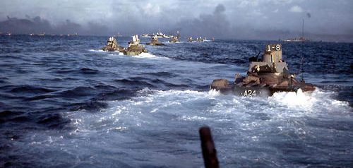 Морские пехотинцы на пути к Иводзиме. 1945 г.