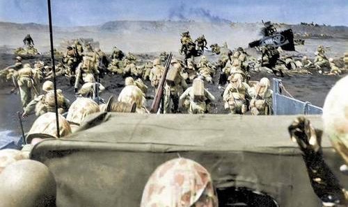 Морские пехотинцы на пути к Иводзиме. 1945 г.