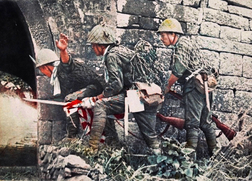 Японские солдаты во время вторжения на Филиппины. 1942 г.