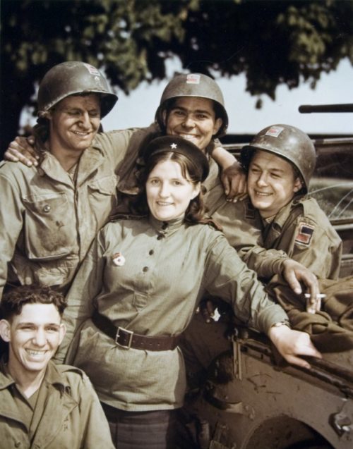Совместное фотографирование на память. Ельба 1945 г
