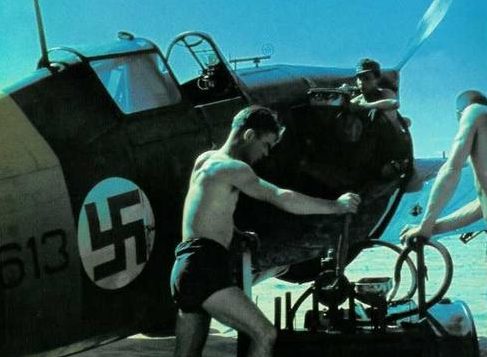 Заправка самолета Morane-Saulnier MS406. Йоэнсуу 1941 г.