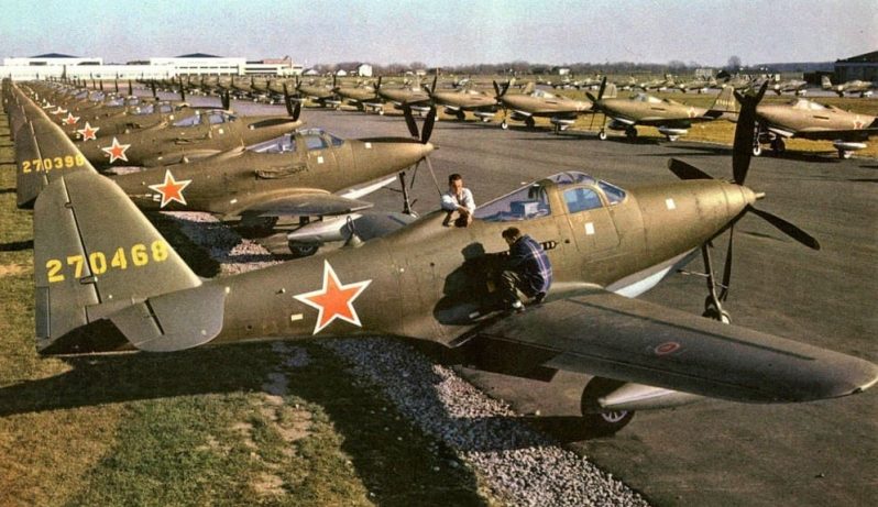 «Аэрокобры» на аэродроме Буффало перед отправкой в СССР по Ленд-лизу. 1942 г.