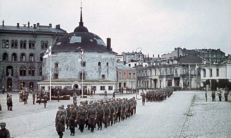 Финские войска на параде в захваченном Выборге. 1941 г.
