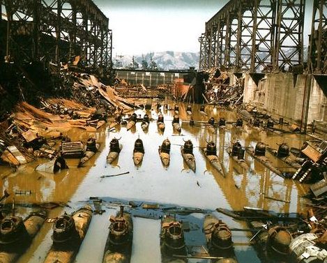 Японские малые подводные лодки в сухом доке в Куре. 1946 г.