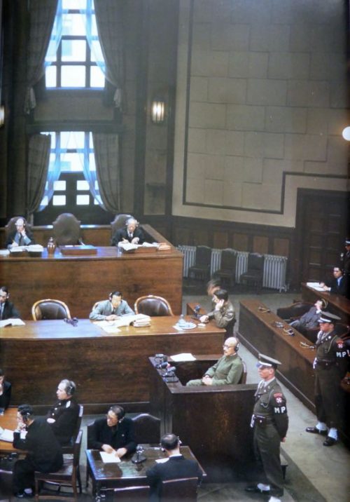 Генерал Хидеки Тодзё, премьер-министр Японии военного времени, перед Международным военным трибуналом по Дальнему Востоку. Токио 1947 г.