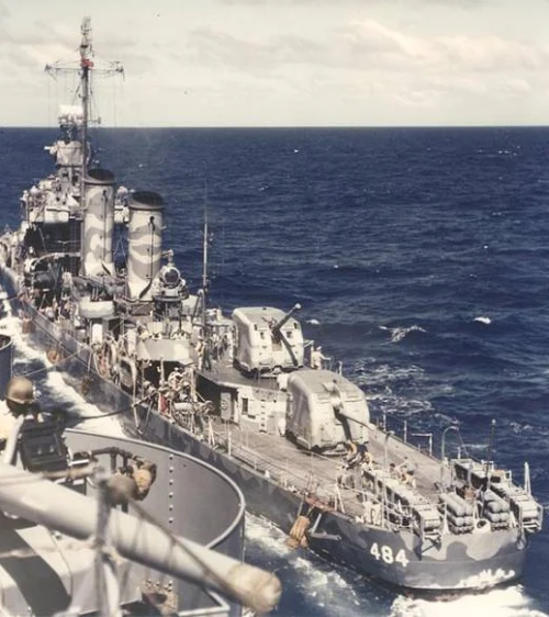 Эскадренный миноносец USS Buchanan на Гуадалканале. 1942 г.