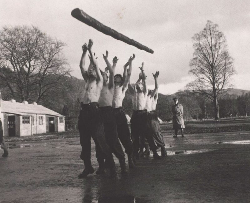 Тренировка на выносливость в учебном центре коммандос. Ахнакарри, около 1943 г.