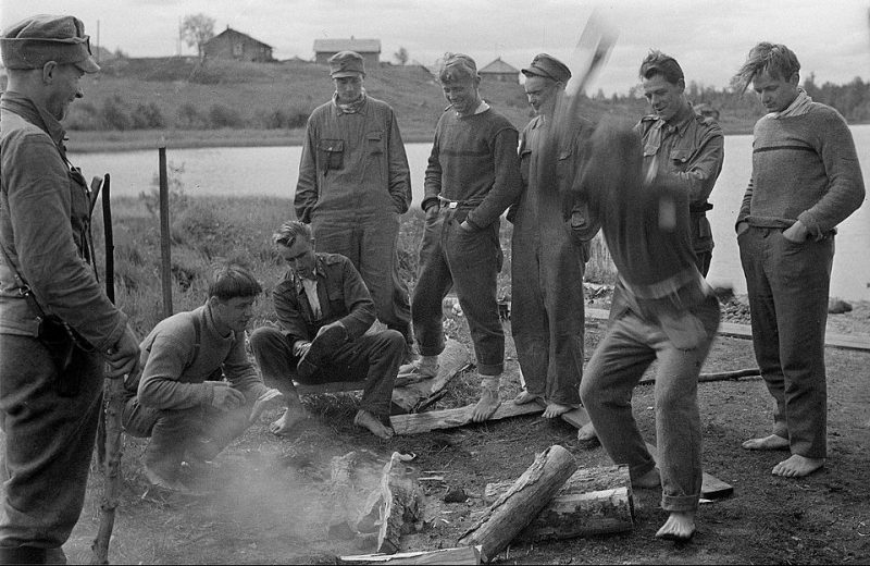 Бойцы 4-го отдельного батальона в районе Медвежьегорска в 1944 году.