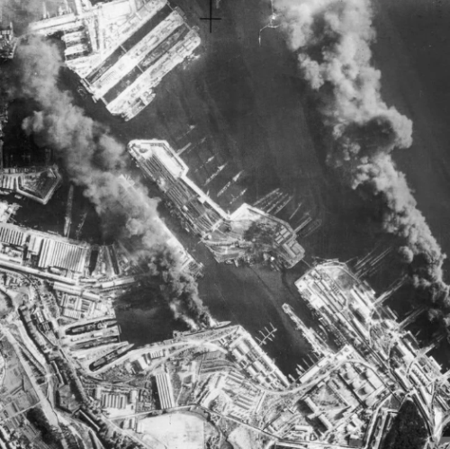 Аэрофотоснимок порта с затопленным флотом. 28 ноября 1942 г.