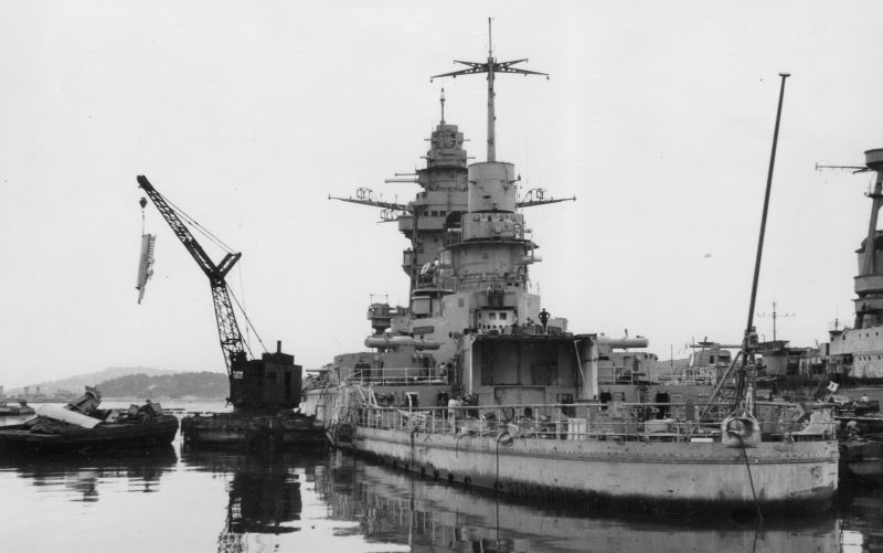 Затопленный линкор «Strasbourg». 28 ноября 1942 г.