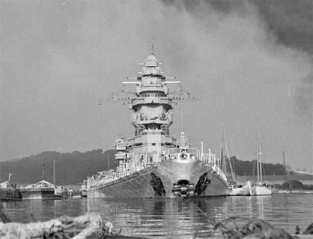 Затопленный линкор «Strasbourg». 28 ноября 1942 г.