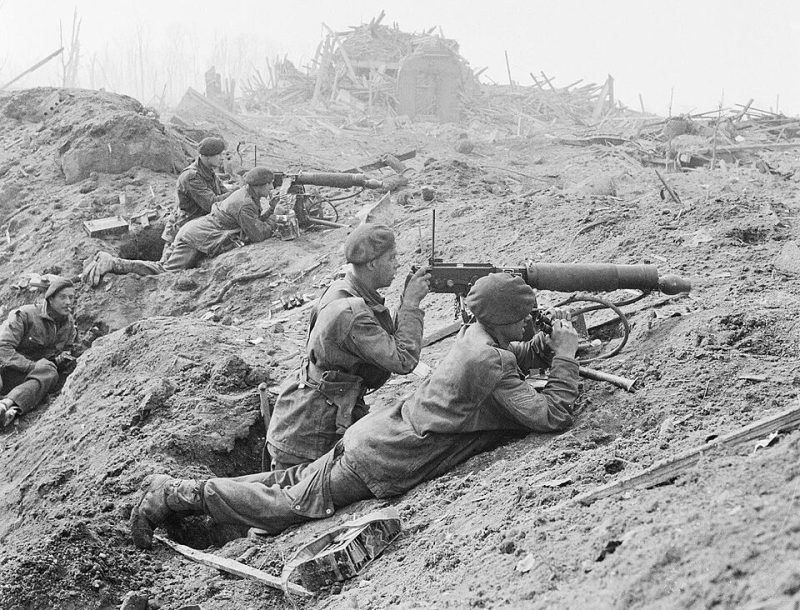 Пулеметы «Виккерс» на вооружении коммандос.